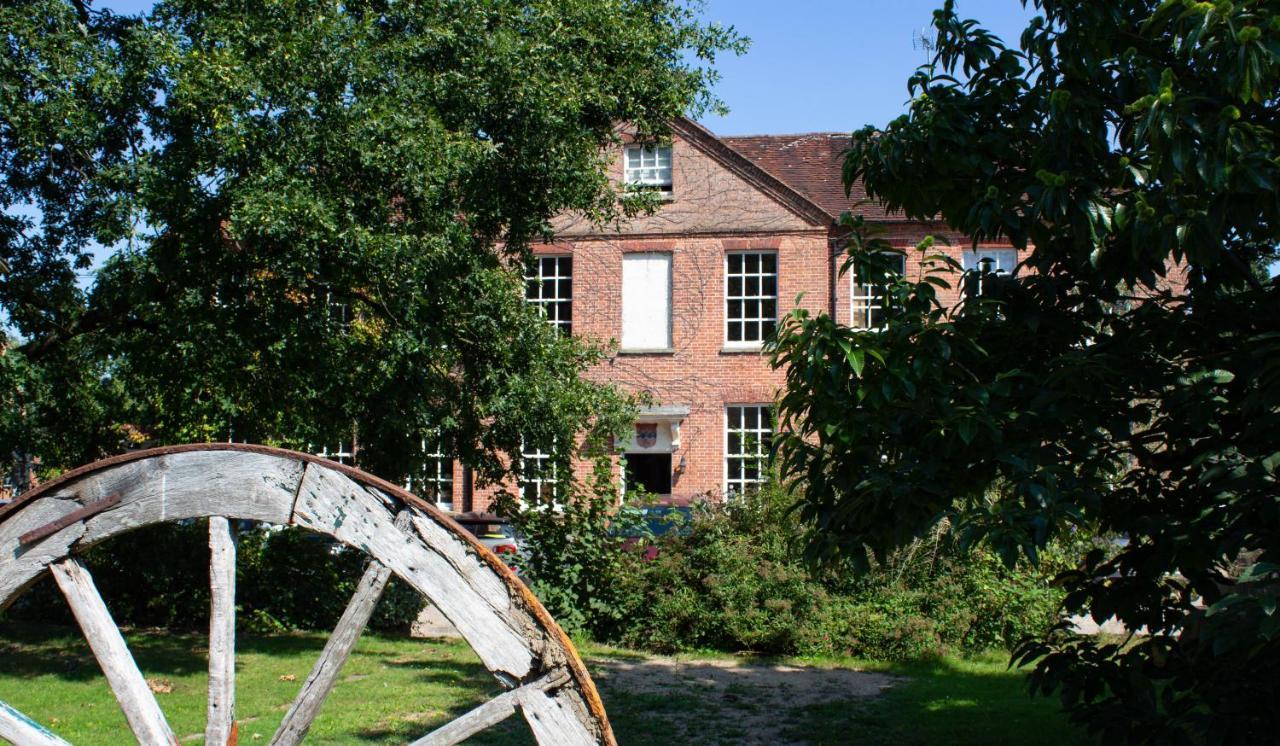 Trading Boundaries Hotel Uckfield Exterior photo