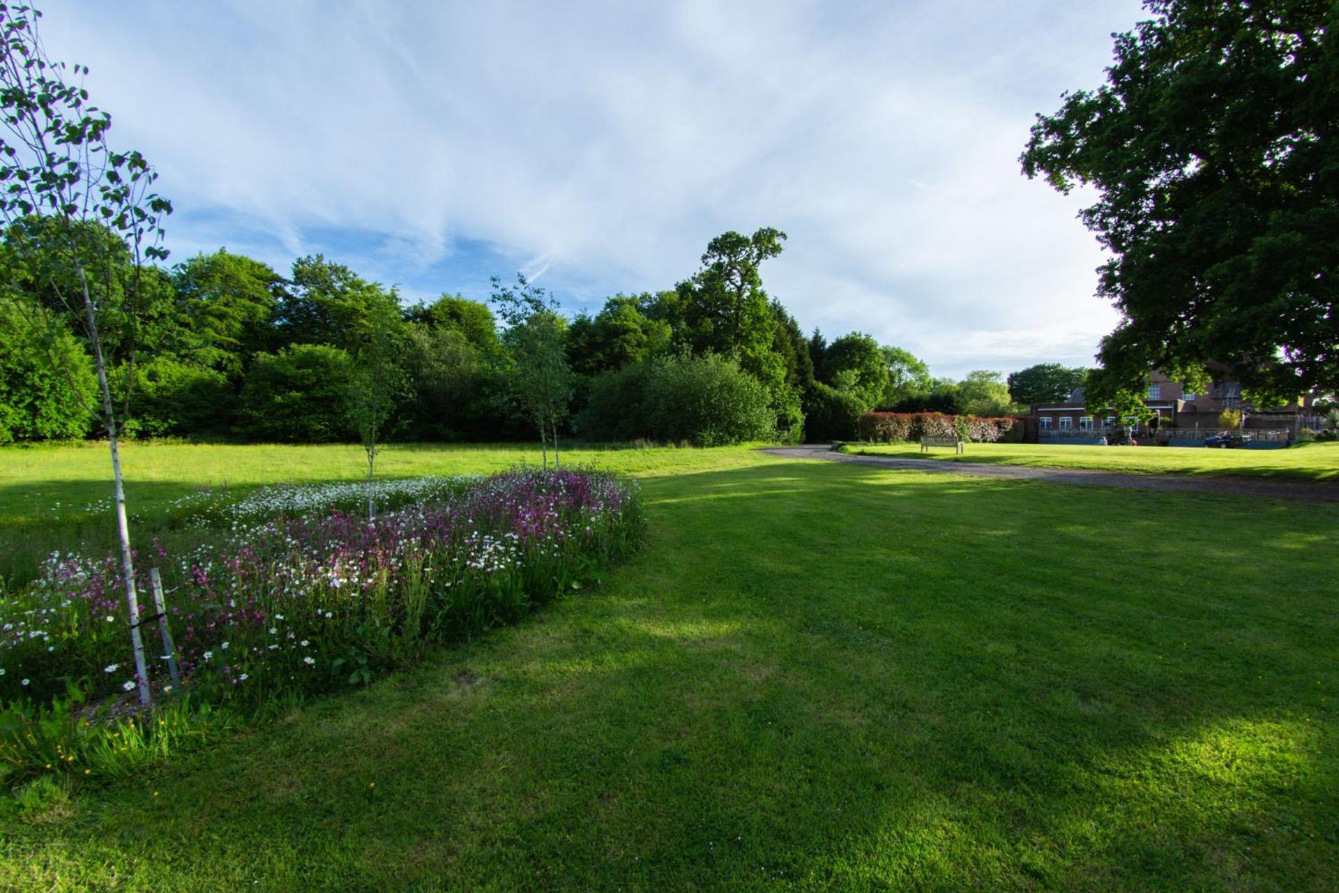 Trading Boundaries Hotel Uckfield Exterior photo