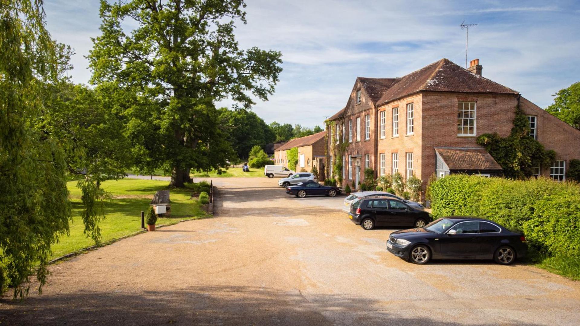 Trading Boundaries Hotel Uckfield Exterior photo
